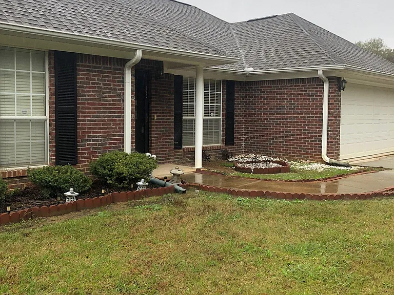 143 Simmons Dr — Photo 3