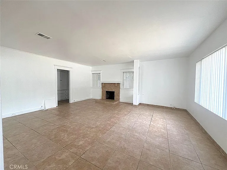 1554 E Woodbury Rd — Photo 4