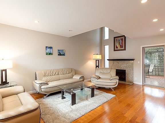 2nd image of 1712 Cherryhills Ln