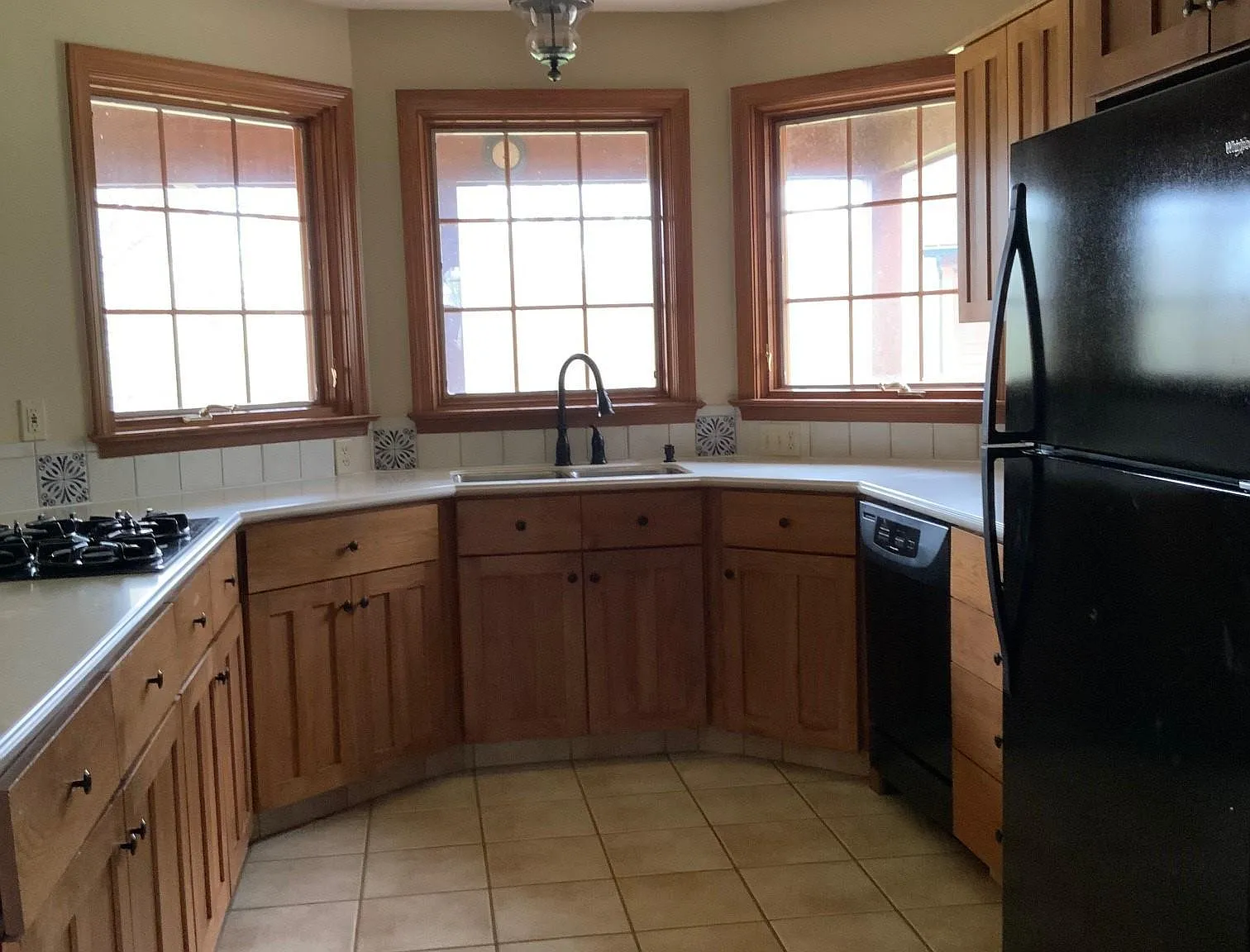 3 bed, 2.5 bath, 2645 sqft, $3,000 — Photo 4