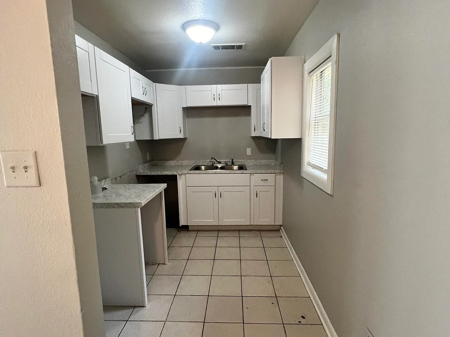 3 bed, 1.5 bath, 1189 sqft, $1,395 — Photo 3