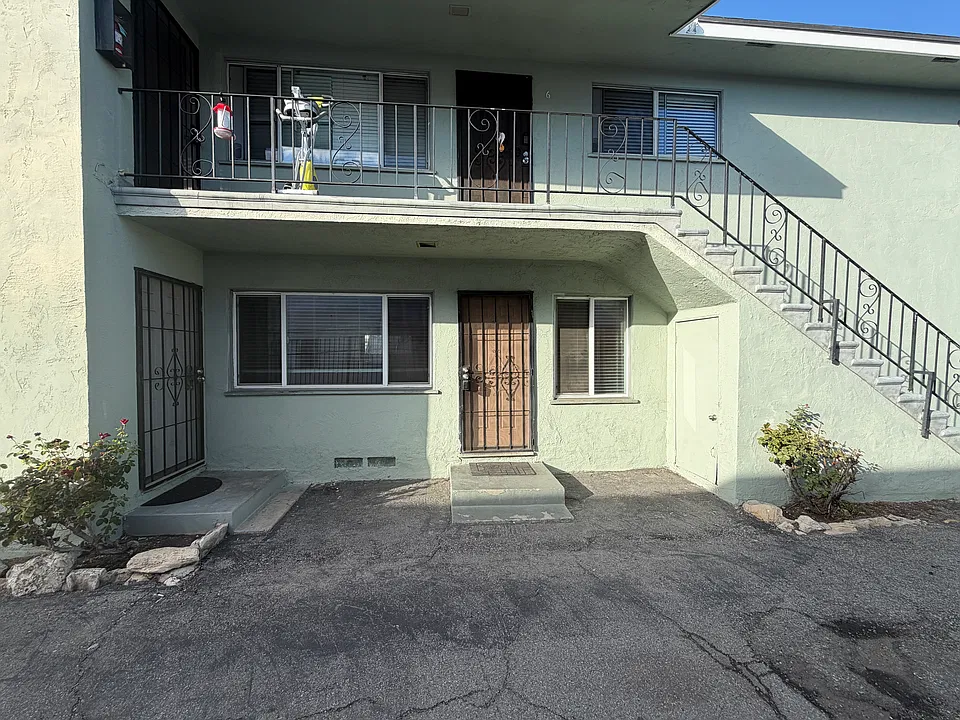 14734 S Berendo Ave #6