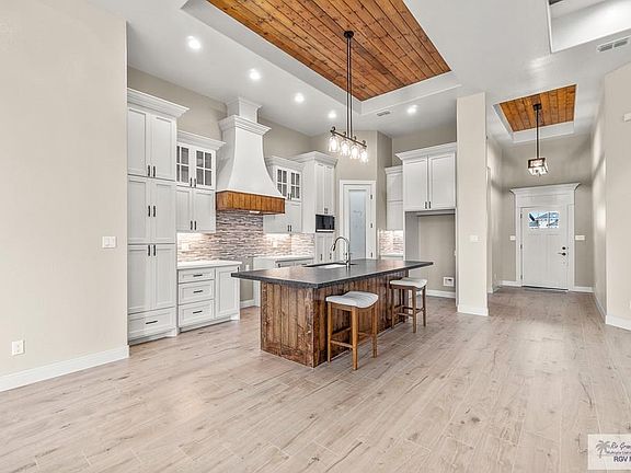 3rd image of 2626 Julian St