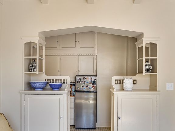 5th image of 1990 California St APT 2