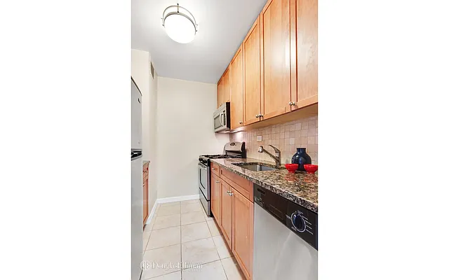 Sold by Douglas Elliman | media 10