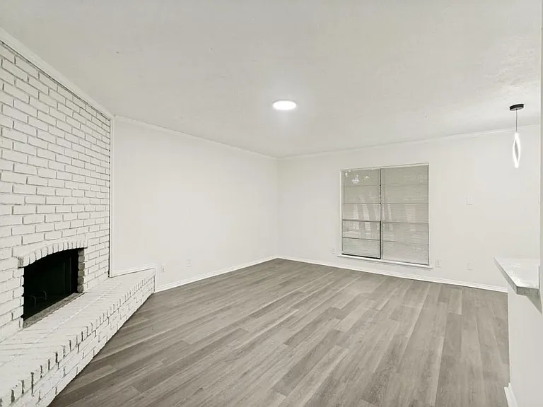 905 Hawthorne Dr — Photo 3