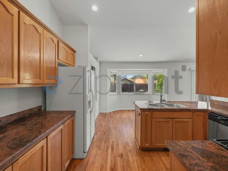 1425 Country Manor Dr — Photo 10