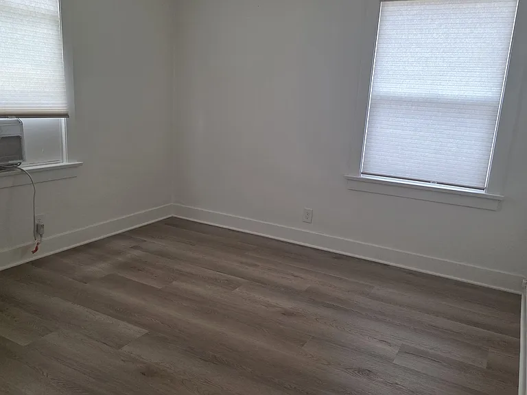 85 S Grand Oaks Ave — Photo 12