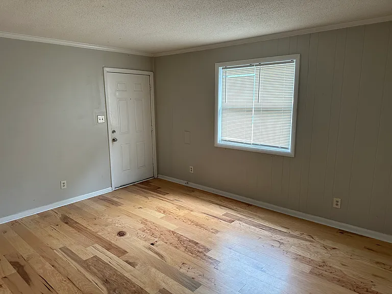 452 Dacian Rd — Photo 8