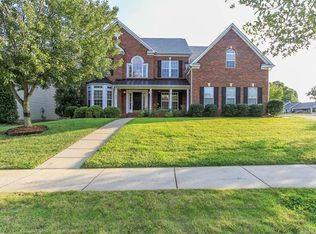 1404 Cochrane Woods Ln, Matthews, NC 28105