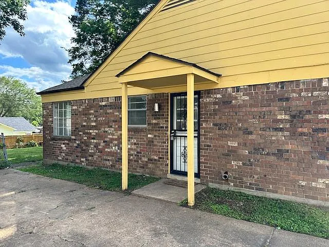 5211 Blueridge Dr — Photo 2