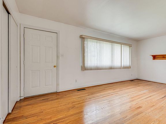 5th image of 108 Briscoe Cir