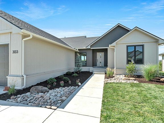 3rd image of 3133 N Pine Grove Cir
