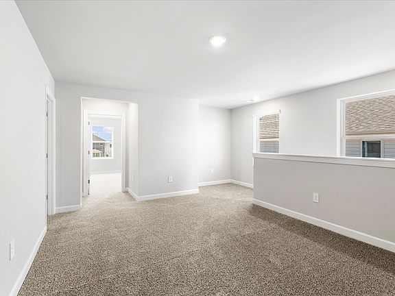 Welcome to the Lennon floorplan at Village at White Pine.