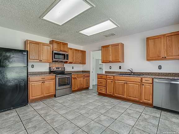 3rd image of 823 S Ellison Dr