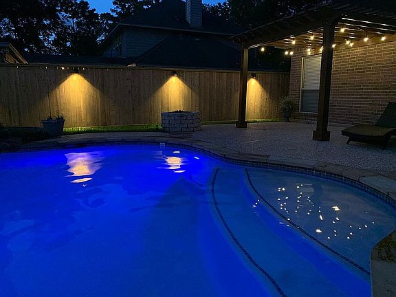 pool, gas firepit & pergola 