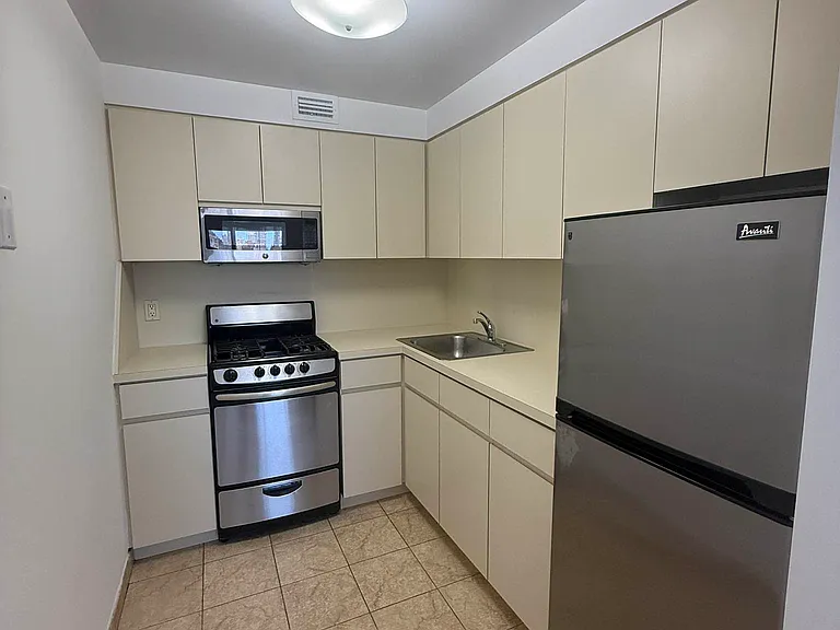 21-10 31st Ave #12 — Photo 10