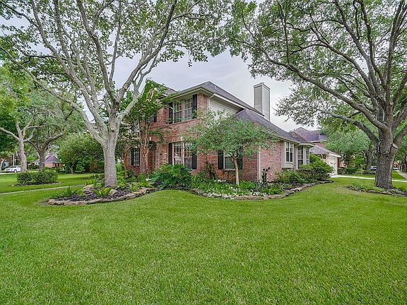 3rd image of 5931 Pendelton Place Dr