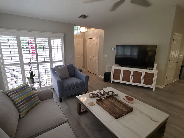 7042 Woodside Oaks Cir — Photo 4