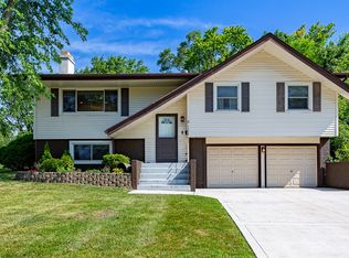 1328 Concord Ln, Schaumburg, IL 60193