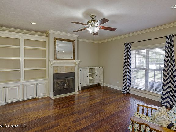3rd image of 33 Birkdale Cir