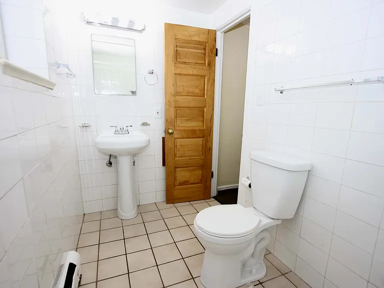 2150 N Franklin St #101 — Photo 4