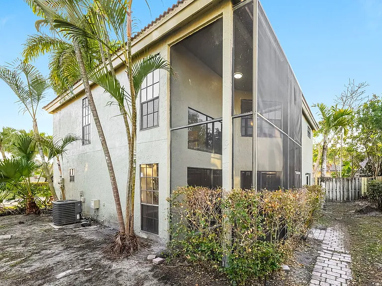 1725 Shoreside Cir — Photo 17