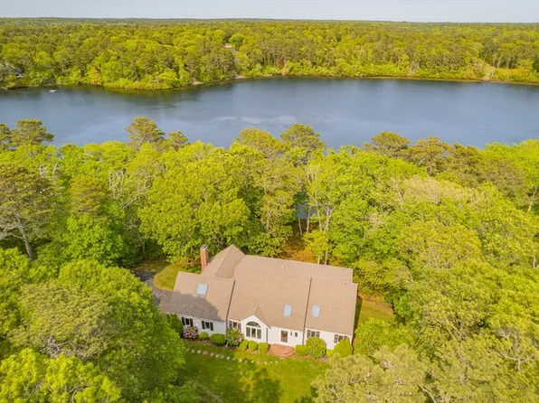 23 Walkerwoods Dr, Harwich, MA 02645
