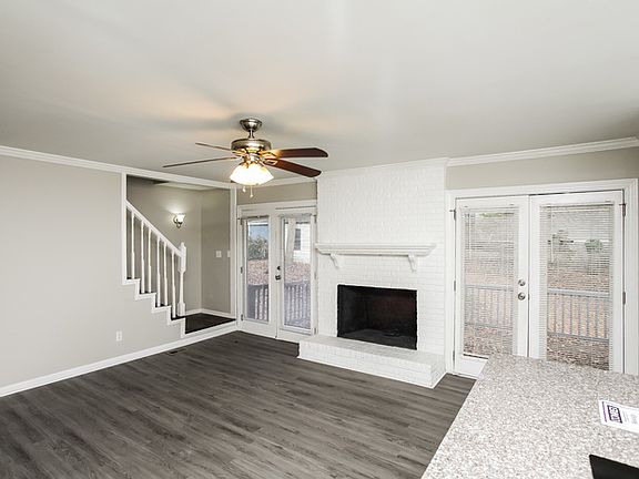 4th image of 423 Friarsgate Blvd