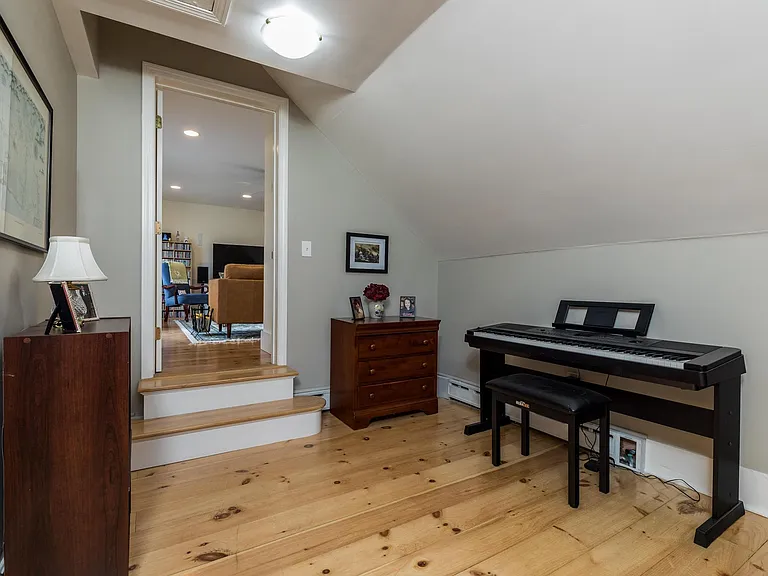 54 Goodwin St — Photo 10