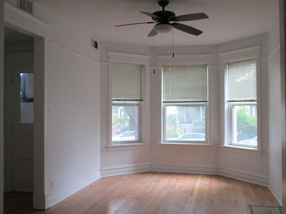 Spacious living room