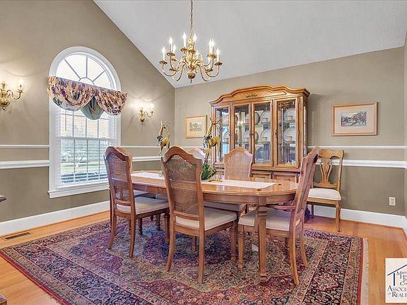 5th image of 565 Saint Johns Cir