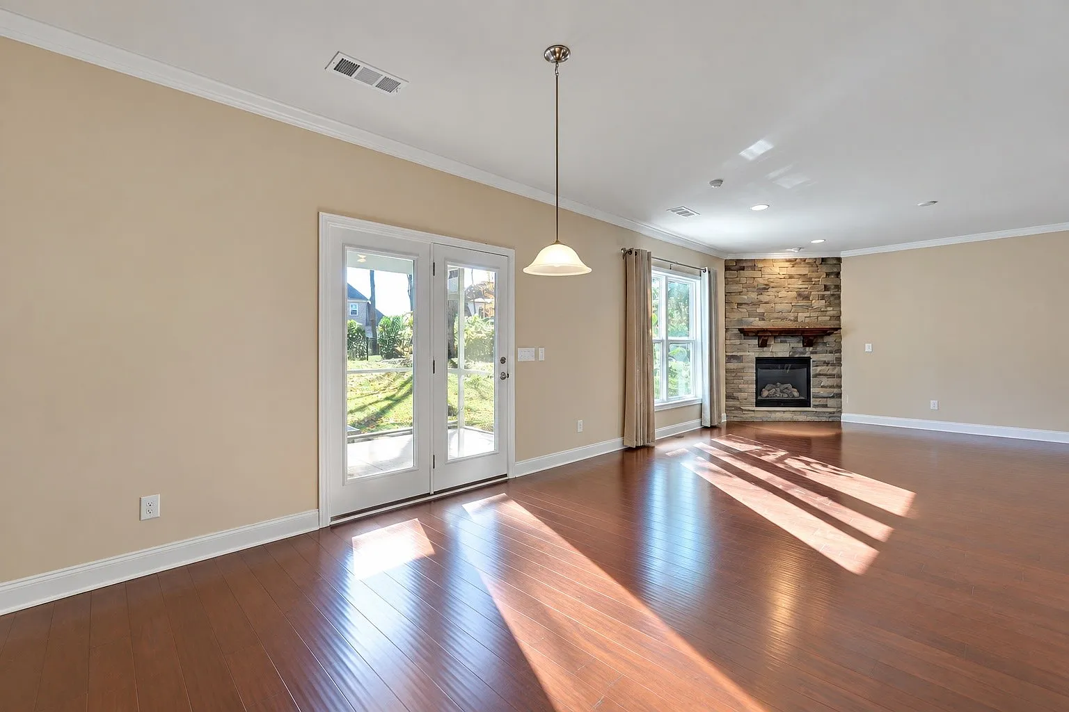 4 bed, 2939 sqft, $3,500 — Photo 4