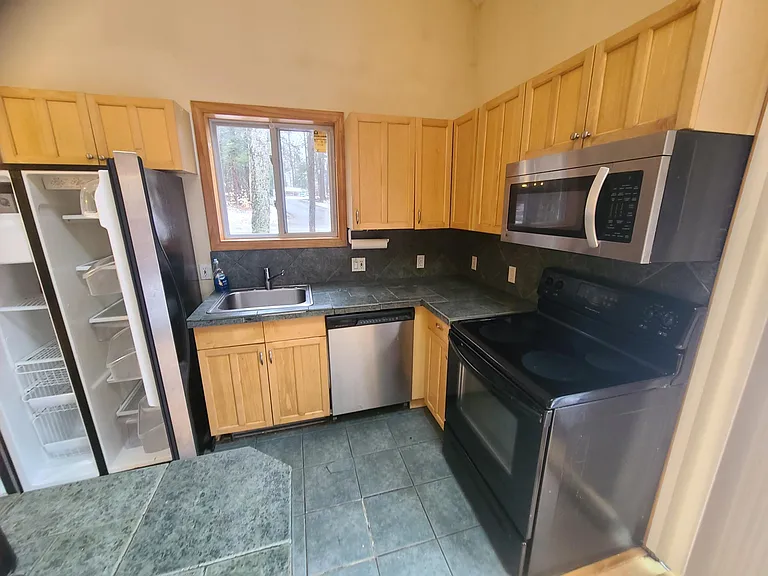 Tristan Dr — Photo 11