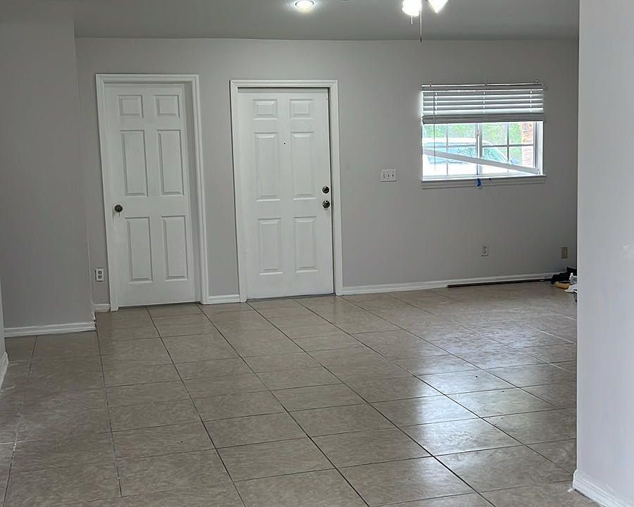 1st image of 817 Meadow Rd #1