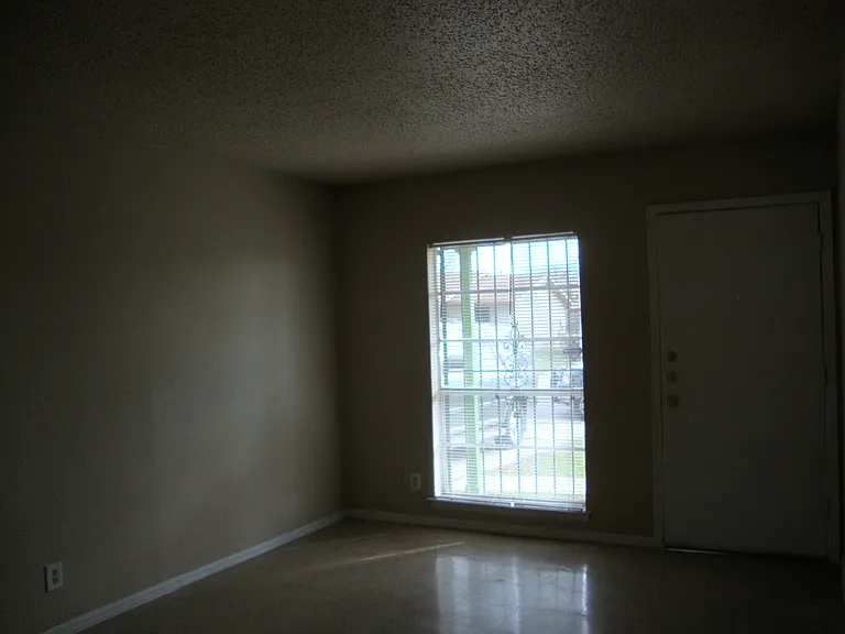 8715 Yellow Knife St — Photo 3