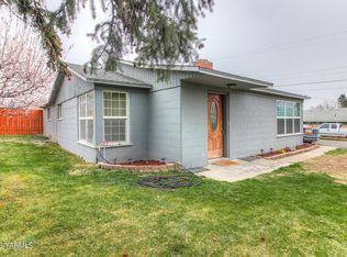 117 W Goodlander Rd, Selah, WA 98942