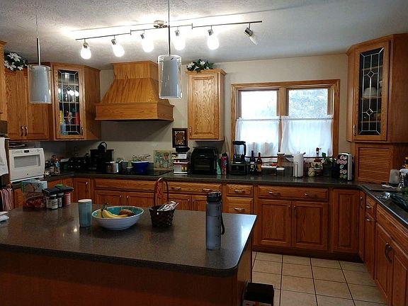 Spacious kitchen 