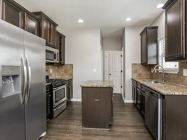 639 Ocean Ave — Photo 8