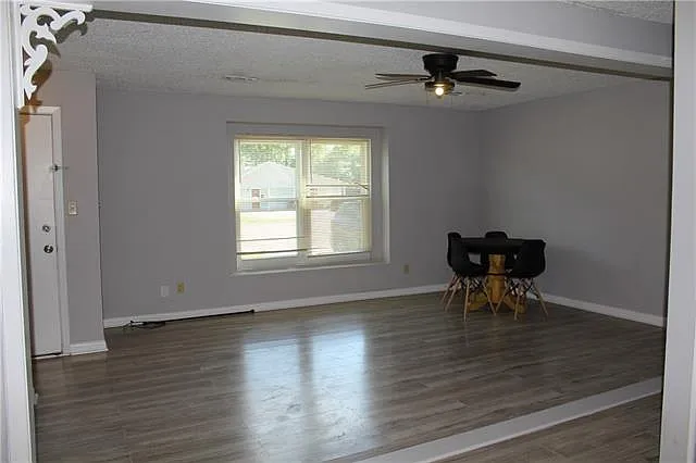3 bed, 1.0 bath, 1133 sqft, $1,300 — Photo 3