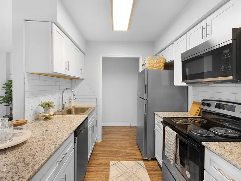 The Burke Apartments — Photo 44
