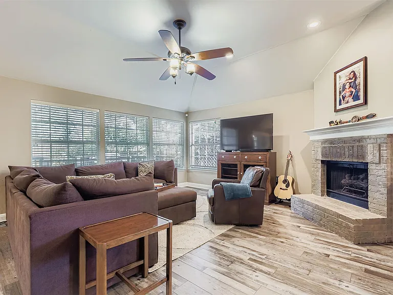 1809 Edelweiss Dr — Photo 5