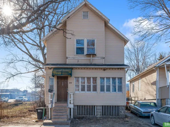 2411 Pacific St, Omaha, NE 68105