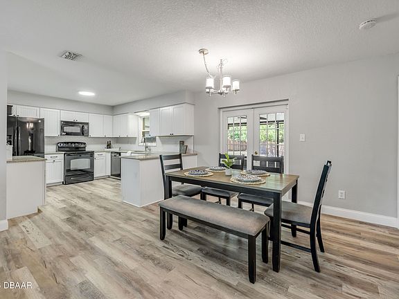 3rd image of 117 Crooked Pine Dr