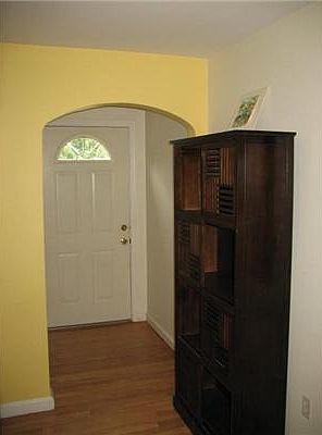 5th image of 2421 Burns Ave