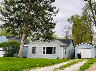 426 Dempsey St, Creve Coeur, IL 61610