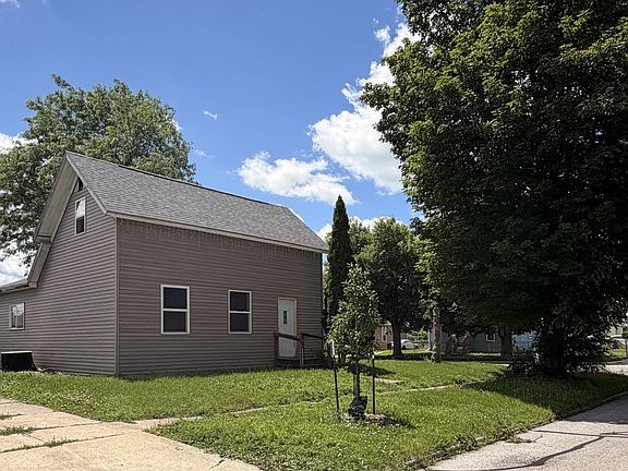 2nd image of 701 Woodbury St