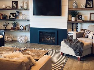 1922 Marian Ln, Santa Rosa, CA 95405