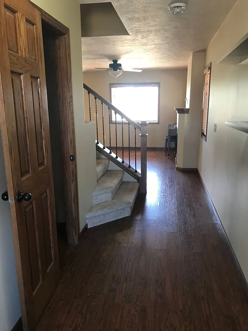 Beautiful West Side 3 Bed/2.5 Bath Townhome! — Photo 4