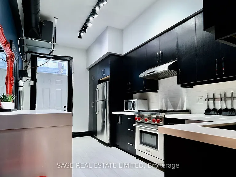 631 Queen St W #3 — Photo 12
